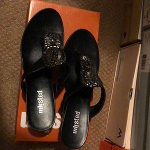 🔥NEVER WORN UNLISTED SANDALS🔥